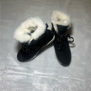 Sorel Black and White Winter Boots Size 7.5